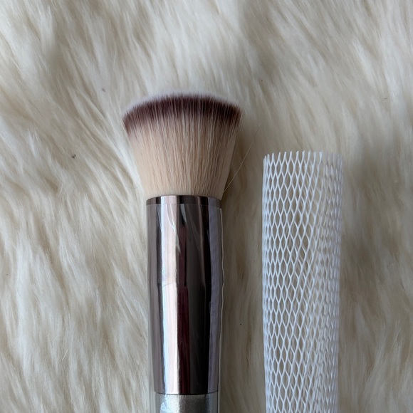 Elegant Silver Makeup Brush Set - Picture 3 of 6